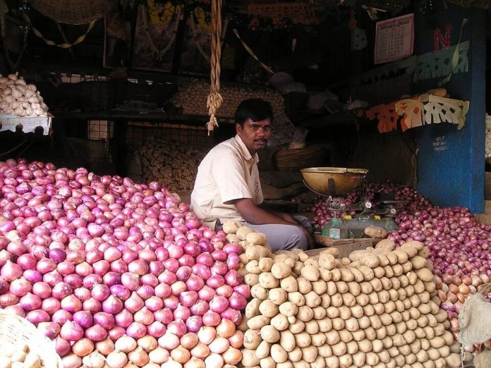 नवरात्र प्याज की महंगाई Onion prices are constantly rising