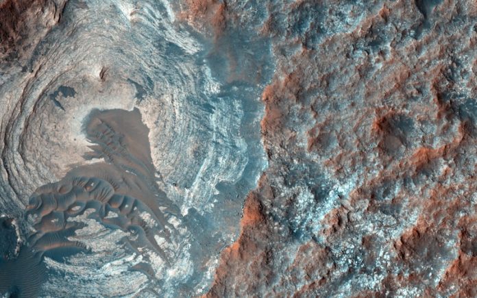 water has been on mars since the last 4.4 billion years