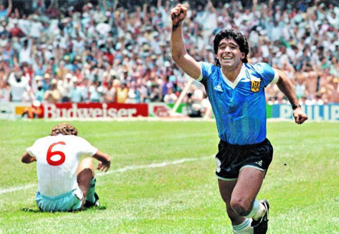 Steve Hodge responded to the news selling Maradona's jersey